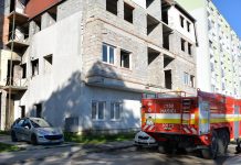 Hasiči zasahovali pri požiari opustenej budovy v Hlohovci