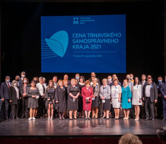 Za mimoriadny prínos pre rozvoj župy boli ocenení Hlohovčania! Cenu in memoriam získala poetka a pedagogička Jana Štefánia Kuzmová