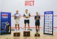 Hlohovčan Lukáš Tužinčin s medailou z Majstrovstiev Slovenska v squashi