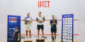 Hlohovčan Lukáš Tužinčin s medailou z Majstrovstiev Slovenska v squashi