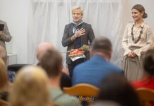 Taliansky karikaturista predstavuje svoju tvorbu v Hlohovci – sprievodná výstava súťaže Fraštacký tŕň